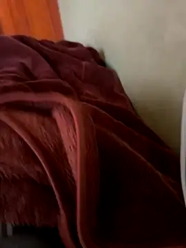 Snapshot of yassssst chatting on 12/04/25, 03:43 yassssst online show from 12/04/25, 03:43