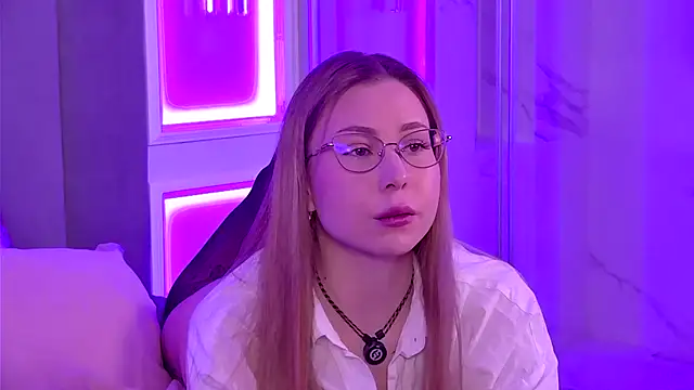 Snapshot of -SaraBlack- chatting on 12/19/25, 05:09 -SaraBlack- online show from 12/19/25, 05:09