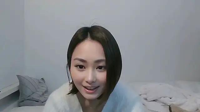 Snapshot of mio-japan chatting on 12/23/25, 08:34 mio-japan online show from 12/23/25, 08:34