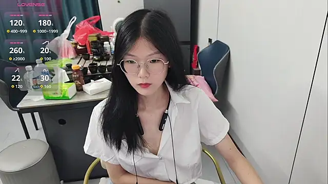 Snapshot of xlin-baby chatting on 05/24/26, 04:23 xlin-baby online show from 05/24/26, 04:23