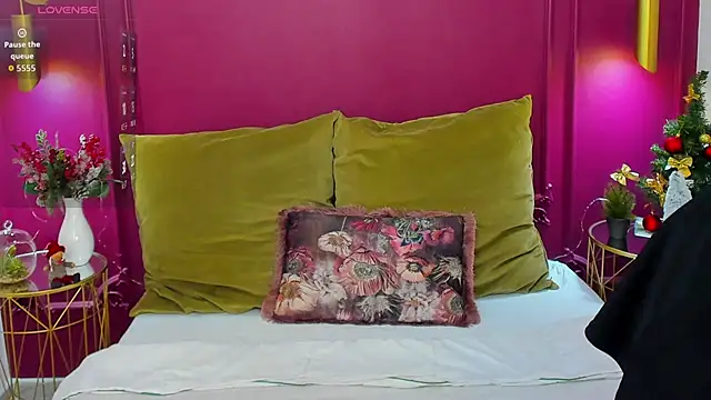 Snapshot of IrisMatt chatting on 12/18/25, 06:19 IrisMatt online show from 12/18/25, 06:19