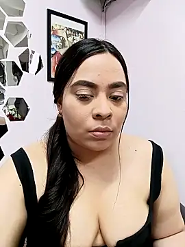 Snapshot of Monserrat_J chatting on 12/02/25, 03:56 Monserrat J online show from 12/02/25, 03:56