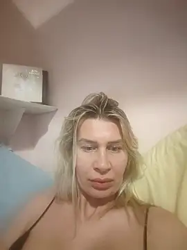 Snapshot of NaughtyClaudia_ chatting on 12/14/25, 09:30 NaughtyClaudia online show from 12/14/25, 09:30