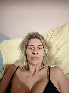 Snapshot of NaughtyClaudia_ chatting on 12/15/25, 03:27 NaughtyClaudia online show from 12/15/25, 03:27