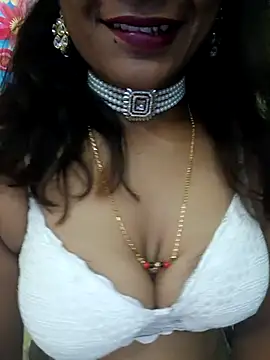Snapshot of Premalatha_28 chatting on 04/26/26, 07:39 Premalatha 28 online show from 04/26/26, 07:39