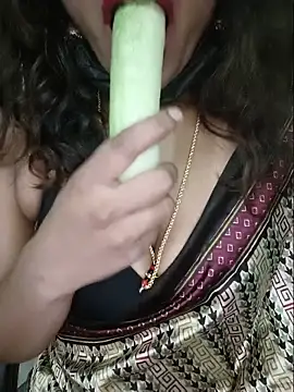 Snapshot of Premalatha_28 chatting on 05/22/26, 04:56 Premalatha 28 online show from 05/22/26, 04:56
