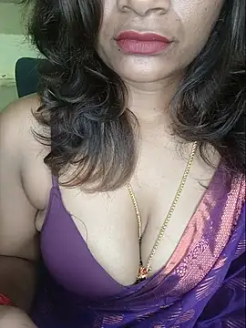 Snapshot of Premalatha_28 chatting on 07/09/26, 04:44 Premalatha 28 online show from 07/09/26, 04:44