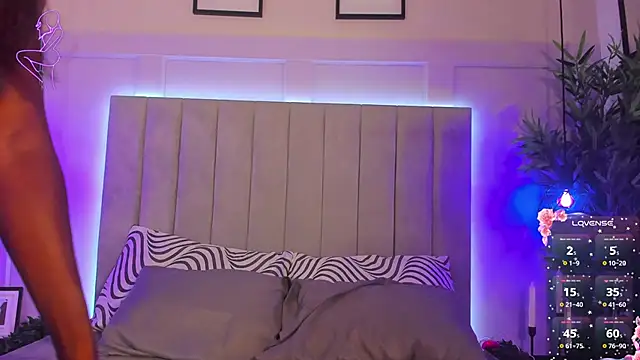 Snapshot of CandyVega_ chatting on 12/04/25, 07:55 CandyVega online show from 12/04/25, 07:55