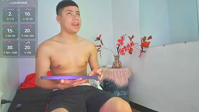 Lucastorrez01 online show from 12/02/25, 03:56