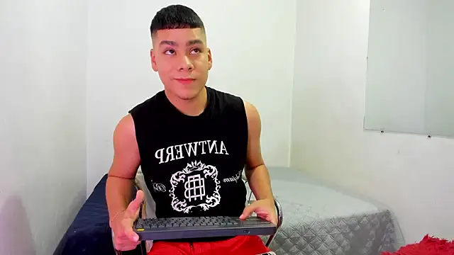 Lucastorrez01 online show from 06/13/26, 10:40