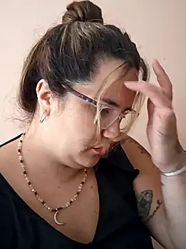 Snapshot of iviiiiiiiiiii chatting on 12/04/25, 12:25 iviiiiiiiiiii online show from 12/04/25, 12:25