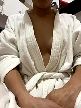 Snapshot of brunalameo chatting on 11/28/25, 04:42 brunalameo online show from 11/28/25, 04:42