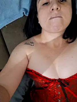 Snapshot of Pocahhontas69 chatting on 11/17/25, 05:13 Pocahhontas69 online show from 11/17/25, 05:13