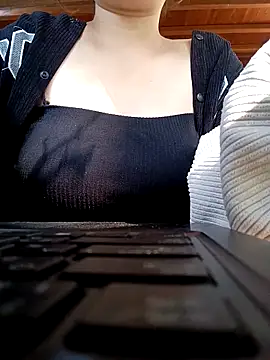 Snapshot of ChezyBaby chatting on 11/26/25, 06:36 ChezyBaby online show from 11/26/25, 06:36