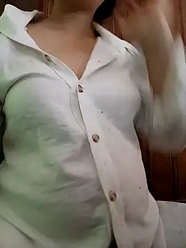 Snapshot of ChezyBaby chatting on 12/01/25, 05:56 ChezyBaby online show from 12/01/25, 05:56