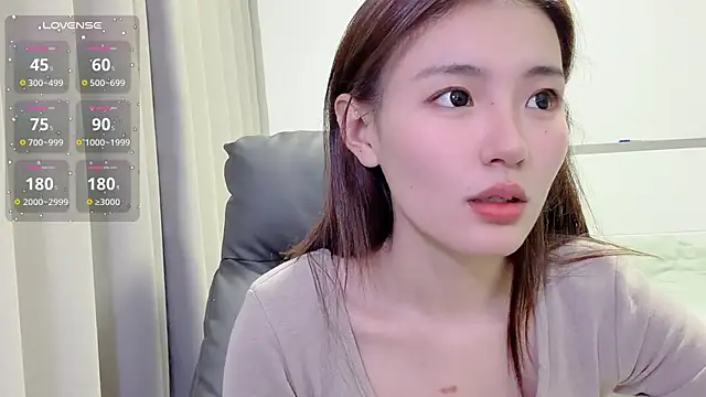 Snapshot of H-2005 chatting on 01/10/26, 12:01 H-2005 online show from 01/10/26, 12:01