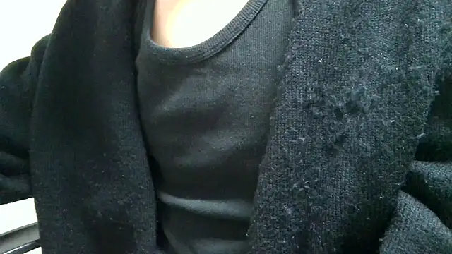 Snapshot of minhyuck001 chatting on 11/17/25, 12:33 minhyuck001 online show from 11/17/25, 12:33