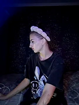 Snapshot of carolinakis_ chatting on 11/19/25, 08:09 carolinakis online show from 11/19/25, 08:09