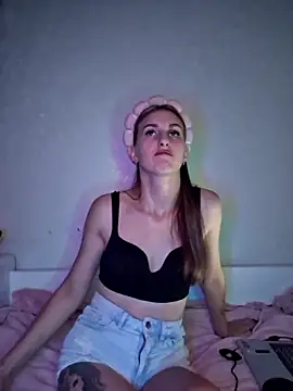 Snapshot of carolinakis_ chatting on 11/21/25, 08:40 carolinakis online show from 11/21/25, 08:40