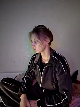 Snapshot of carolinakis_ chatting on 12/01/25, 09:53 carolinakis online show from 12/01/25, 09:53