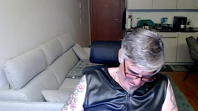 Buidapest online show from 05/10/26, 08:47