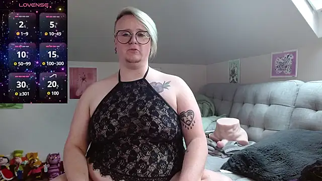 Snapshot of queerlyjaz chatting on 06/20/26, 07:05 queerlyjaz online show from 06/20/26, 07:05