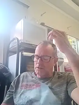 Snapshot of nard53 chatting on 12/18/25, 09:04 nard53 online show from 12/18/25, 09:04