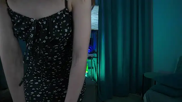 Snapshot of foxy_cute4you chatting on 11/18/25, 06:01 foxy cute4you online show from 11/18/25, 06:01