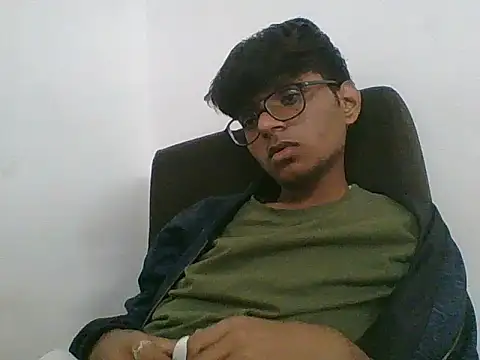 Snapshot of akshr1099 chatting on 11/18/25, 06:01 akshr1099 online show from 11/18/25, 06:01