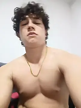 Snapshot of andrdosfn chatting on 11/18/25, 02:28 andrdosfn online show from 11/18/25, 02:28