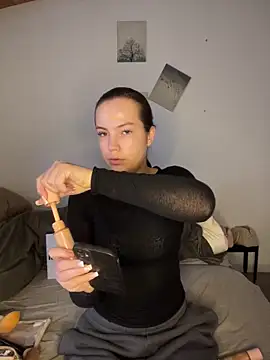 Sandrasnoww online show from 12/16/25, 12:32