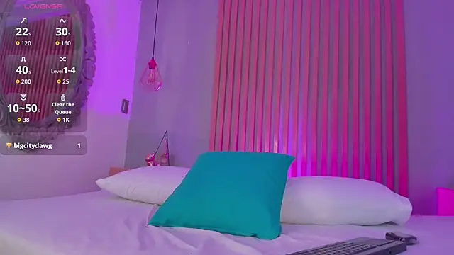 nicolesteele  online show from 11/26/25, 07:37