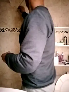 Snapshot of gari_8 chatting on 12/15/25, 08:13 gari 8 online show from 12/15/25, 08:13