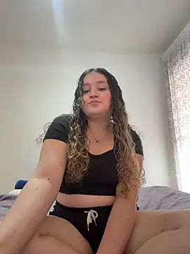 Snapshot of SulaySpain chatting on 05/01/26, 04:22 SulaySpain online show from 05/01/26, 04:22