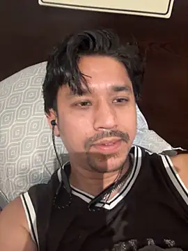 Snapshot of Jhonneeey chatting on 11/17/25, 01:11 Jhonneeey online show from 11/17/25, 01:11