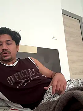 Snapshot of Jhonneeey chatting on 11/17/25, 01:17 Jhonneeey online show from 11/17/25, 01:17