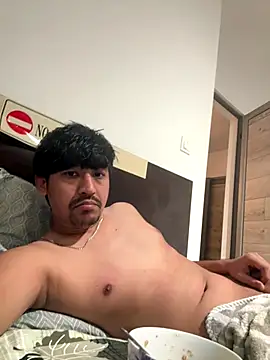 Snapshot of Jhonneeey chatting on 11/18/25, 03:05 Jhonneeey online show from 11/18/25, 03:05