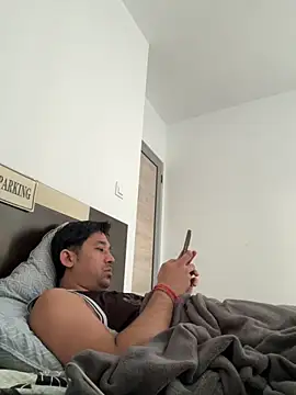 Snapshot of Jhonneeey chatting on 11/21/25, 01:10 Jhonneeey online show from 11/21/25, 01:10