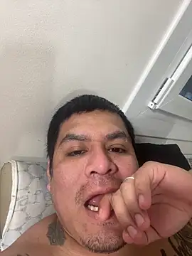 Snapshot of Pelotas2000 chatting on 12/23/25, 08:12 Pelotas2000 online show from 12/23/25, 08:12