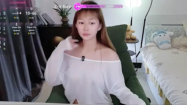 Snapshot of YuYu317 chatting on 12/15/25, 11:14 YuYu317 online show from 12/15/25, 11:14