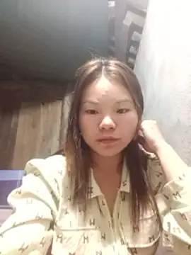 Snapshot of yu-zhen chatting on 11/24/25, 01:11 yu-zhen online show from 11/24/25, 01:11