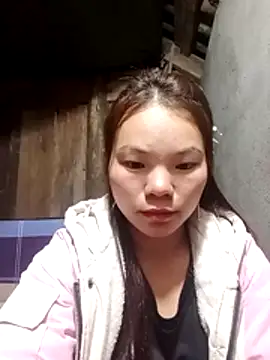 Snapshot of yu-zhen chatting on 12/01/25, 02:11 yu-zhen online show from 12/01/25, 02:11