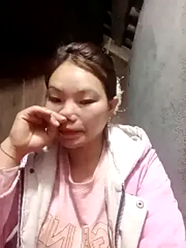 Snapshot of yu-zhen chatting on 12/04/25, 09:23 yu-zhen online show from 12/04/25, 09:23