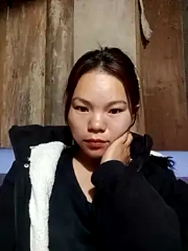 Snapshot of yu-zhen chatting on 12/15/25, 10:25 yu-zhen online show from 12/15/25, 10:25