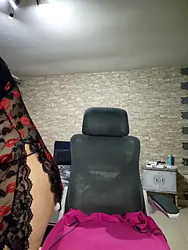 LeillaaX online show from 05/12/26, 07:05