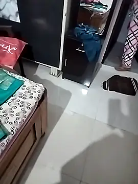 Snapshot of starnighcouple chatting on 11/18/25, 05:28 starnighcouple online show from 11/18/25, 05:28