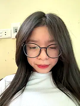 Snapshot of mau155_ chatting on 11/20/25, 12:22 mau155 online show from 11/20/25, 12:22