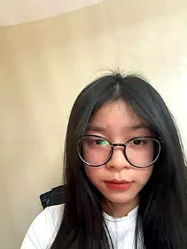 Snapshot of mau155_ chatting on 11/20/25, 12:27 mau155 online show from 11/20/25, 12:27