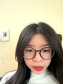 Snapshot of mau155_ chatting on 11/22/25, 02:43 mau155 online show from 11/22/25, 02:43
