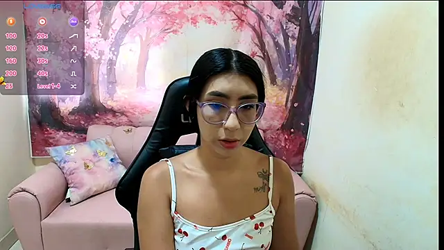 Snapshot of Emma_latinasexy18 chatting on 02/16/26, 06:26 Emma latinasexy18 online show from 02/16/26, 06:26